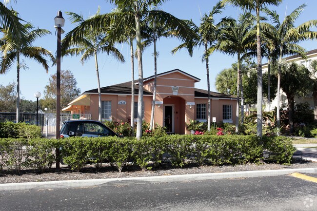 Lakewood At Emerald Hills Apartments Hollywood Fl Building Photo Lakewood At Emerald Hills