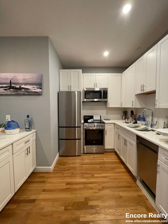 Building Photo - 468 Beacon St