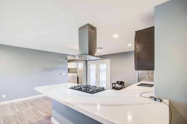 Building Photo - Charming Home in Phoenix