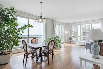 Building Photo - 10 Queens Quay W