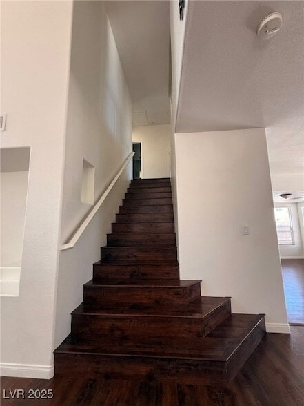 Foto del edificio - 302 Waterton Lakes Ave