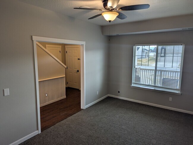 Foto del edificio - Beautiful well maintained 4 bedroom 3 bath...