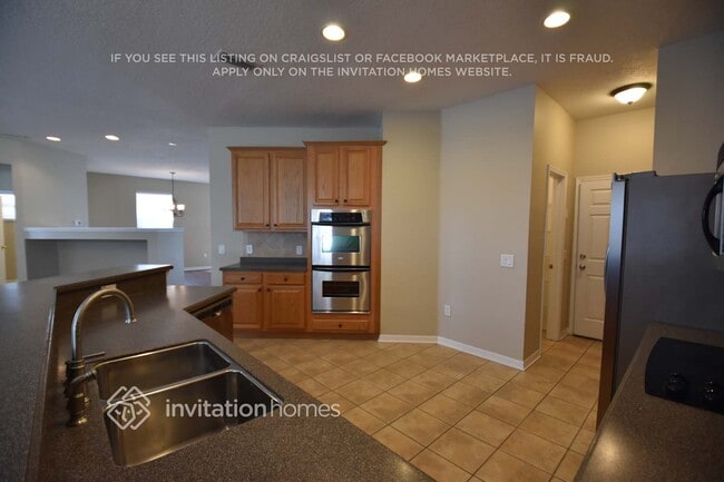 Building Photo - 11135 Golden Silence Dr