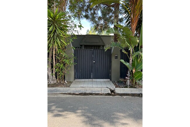 Building Photo - 1263 Lago Vista Pl