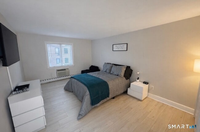 Foto del edificio - 136 Deer Hill Ave