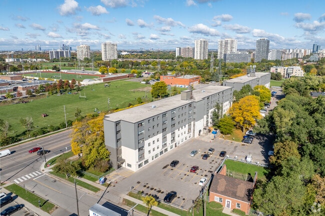 Building Photo - 4979 Bathurst Street Apartments