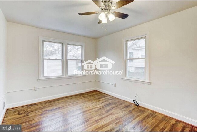 Foto del edificio - 3219 Taylor Ave