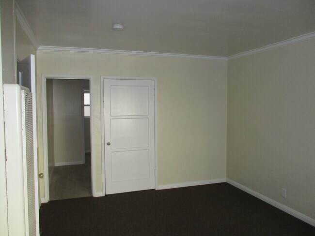 Building Photo - 4229 Degnan Blvd