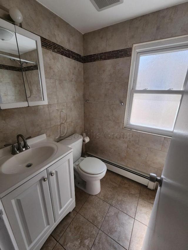 Foto del edificio - 3 bedroom in BRONX NY 10465