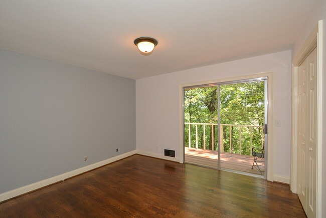 Building Photo - 862 Lake Arrowhead Dr