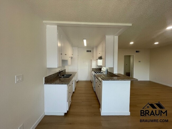 Photo - 6041 Whitsett Ave Apartment