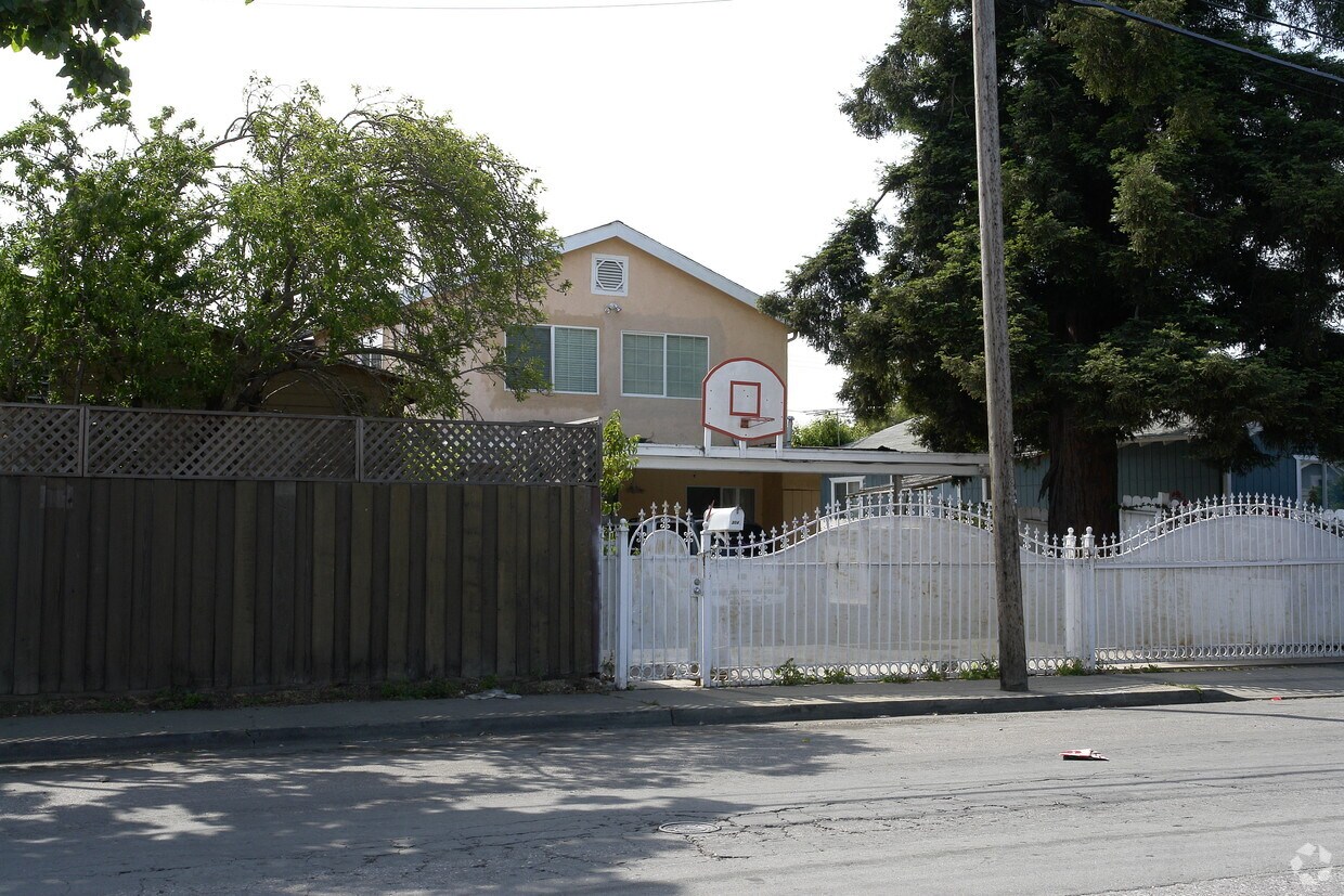 Building Photo - 304 Berkshire Ave