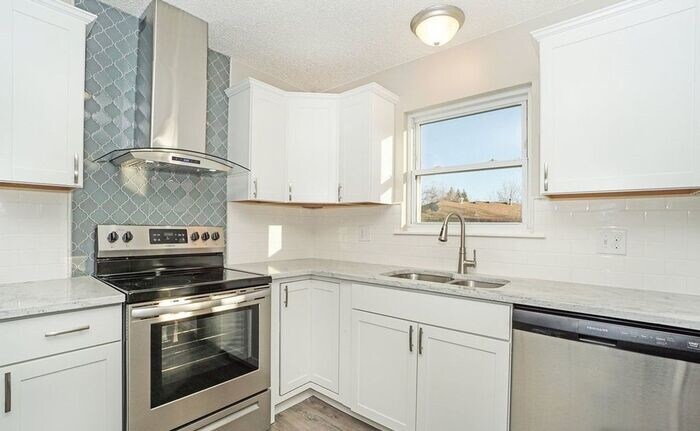 Foto principal - Beautifully Remodeled 5 Bed 2 Bath House i...