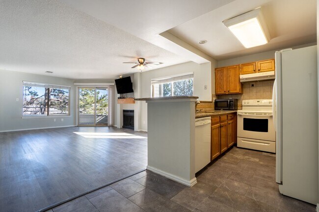 Building Photo - Beautiful Condo on Iguana – Now Available for Rent