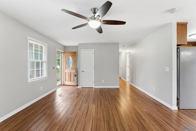 Foto del edificio - 121 Grayson Ave