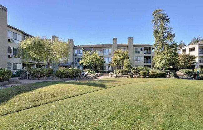 Building Photo - 39078 Guardino Dr