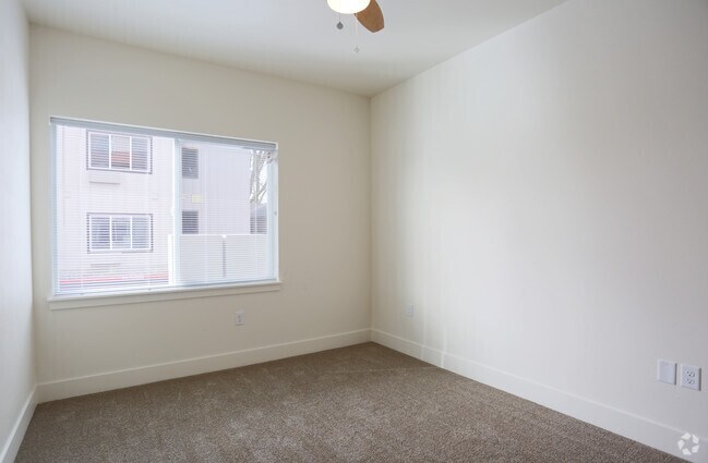 Building Photo - 2024 Hawthorne St