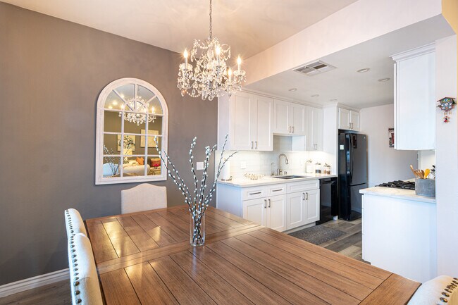 dining room/kitchen - 7515 Winnetka Ave