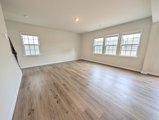 Building Photo - 5429 Hydrangea St