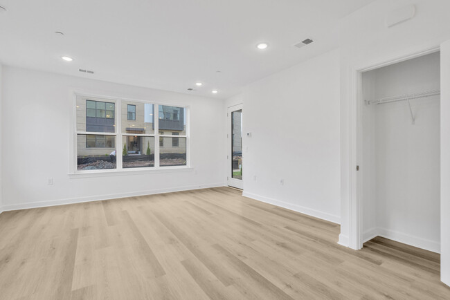 Foto del edificio - 4900 Longmire Way
