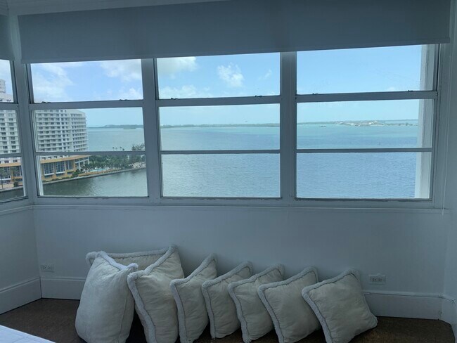 Foto del edificio - 801 Brickell Bay Dr