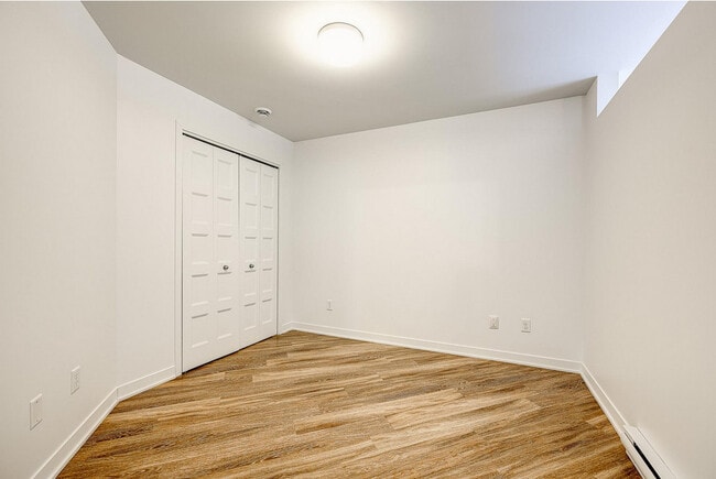 Building Photo - 173 Boulevard Armand-Frappier