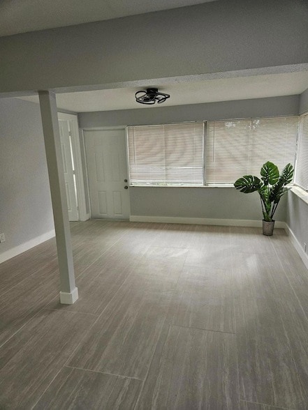 Building Photo - 2010 NE 33rd St