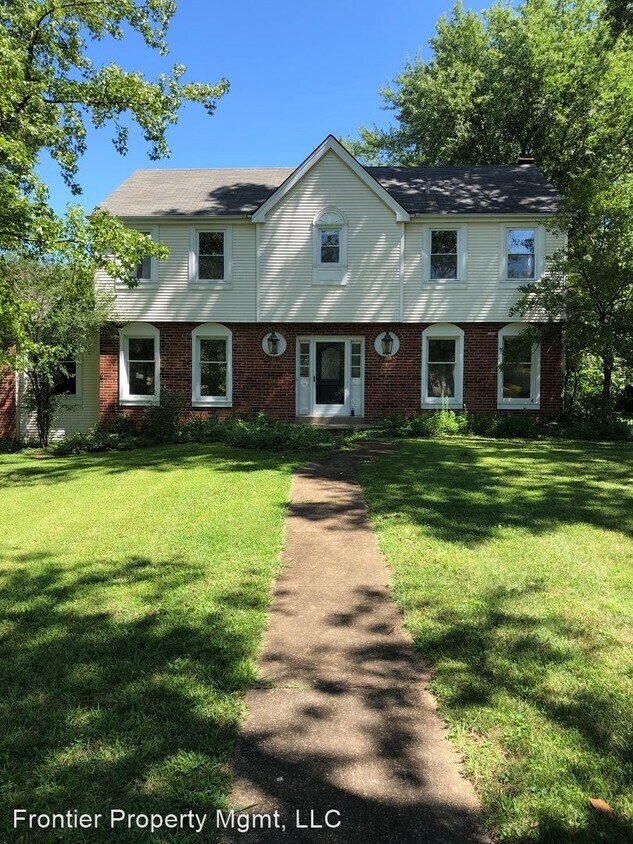 Primary Photo - 4 br, 2.5 bath House - 896 Twin Pine Dr