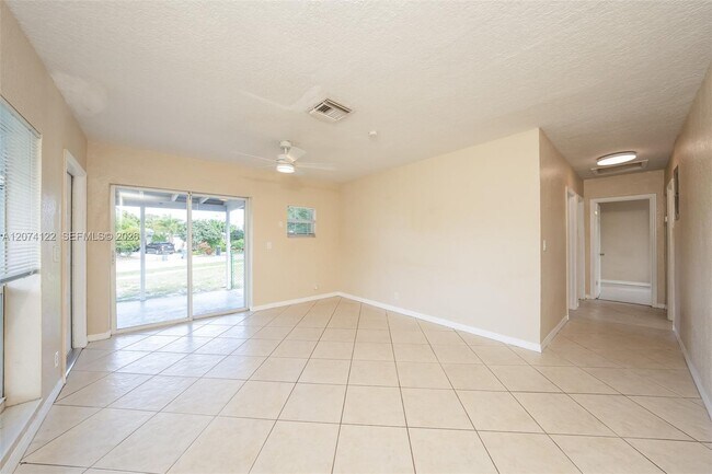 Foto del edificio - 900 W Bloxham St
