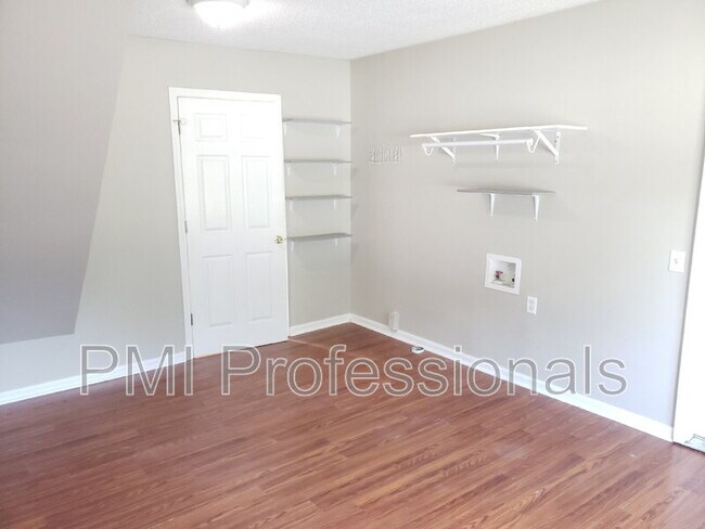Foto del edificio - 218 Beechwood Cir