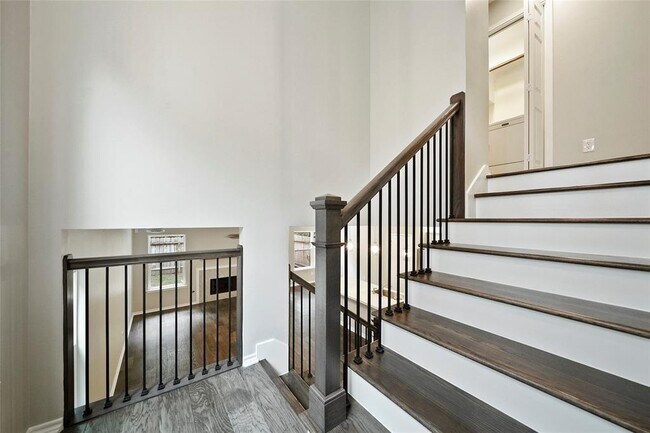 Building Photo - 101 N Villa Oaks Dr