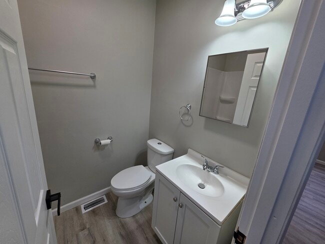 Building Photo - Updated 2 bedroom house for rent