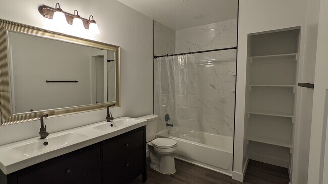 Building Photo - 6204 Moon Valley Dr
