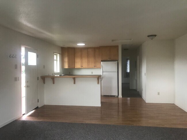 Building Photo - 655elli