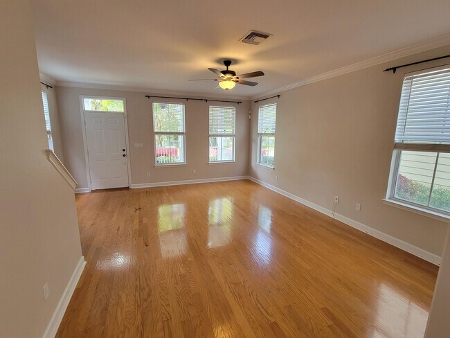 Foto del edificio - 4378 Grove Park Dr