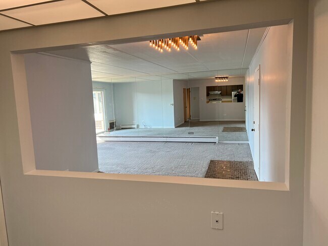 Foto del edificio - 483 N Larch Ave