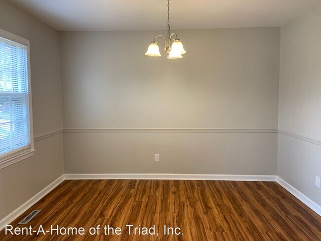 Building Photo - 3 br, 2 bath House - 4811 Ferncrest Drive