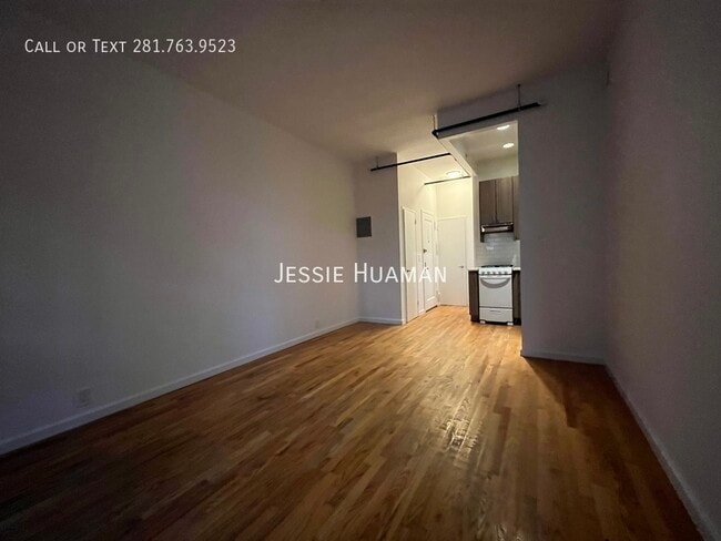 Building Photo - 347 E 76th St