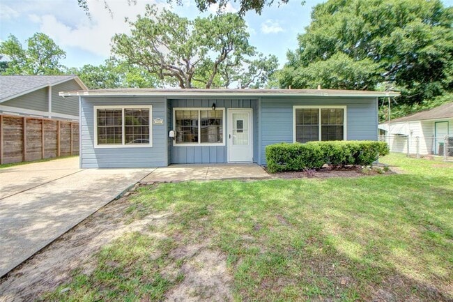 Building Photo - 950 Lamonte Ln