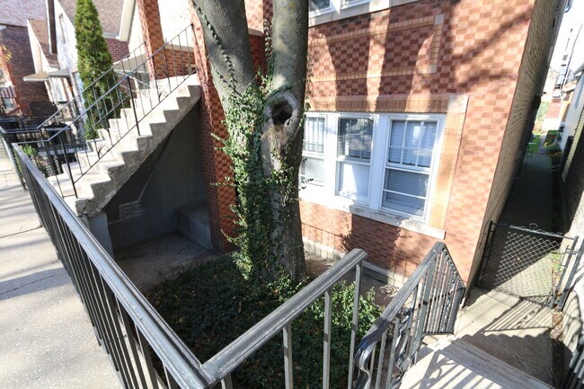 Building Photo - 2312 W Cullerton St