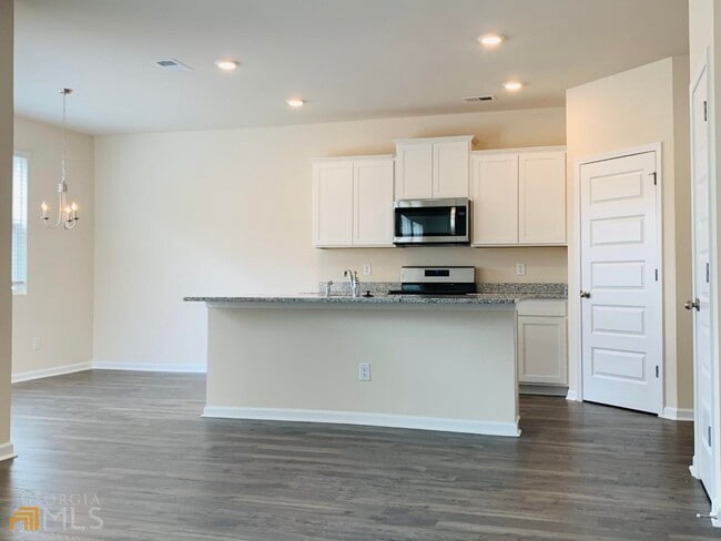 Building Photo - 49 Lauritsen Way