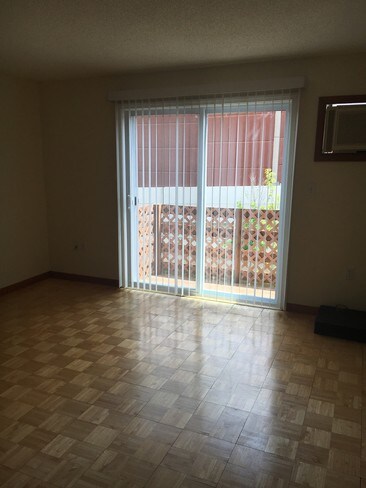 Foto del edificio - 1247 East St