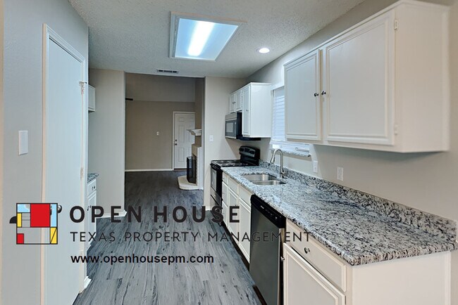 Foto del edificio - 1106 Hidden Creek Dr, Mansfield