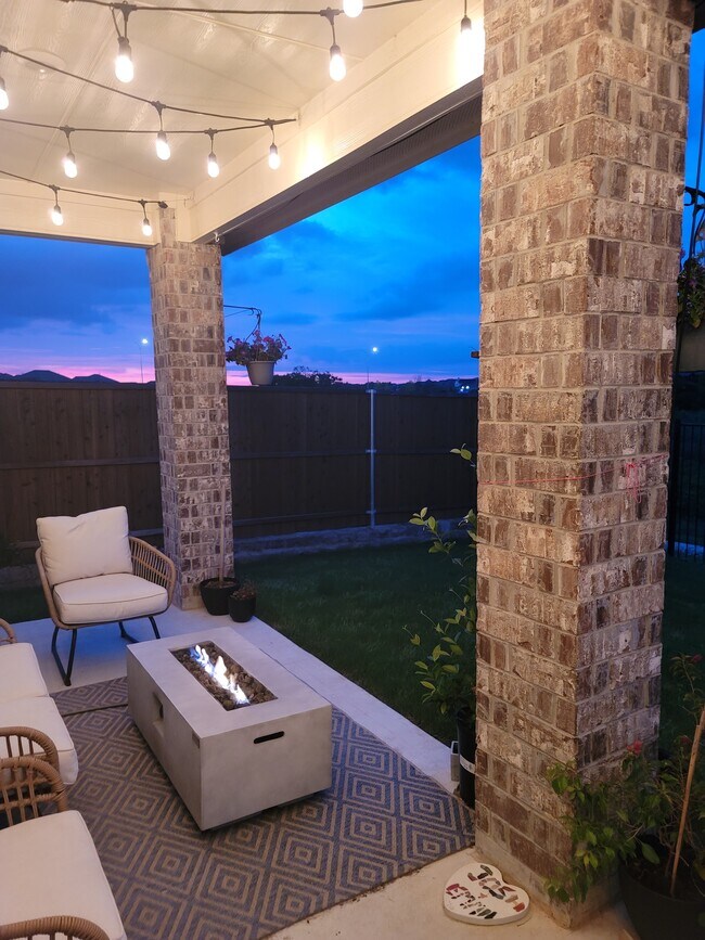 Foto del edificio - 9008 Bison Creek Dr