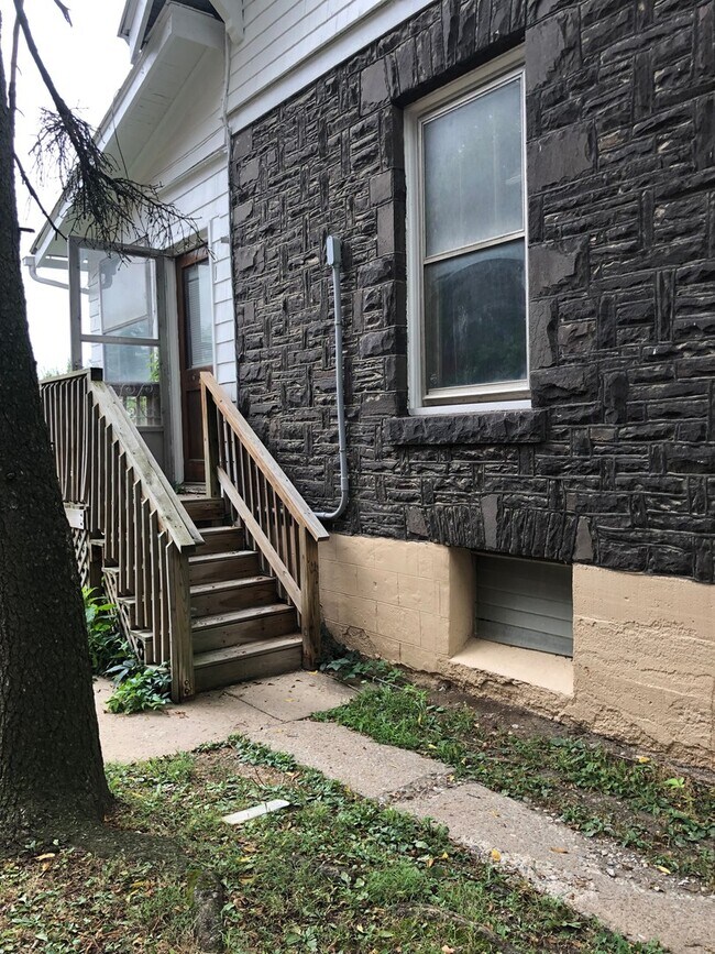 Building Photo - College Avenue, West-626
