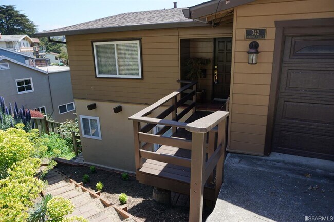 Building Photo - 342 Beaumont Blvd