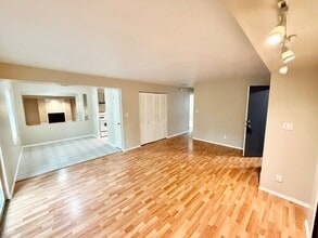 Building Photo - 495 E Creekside Cir