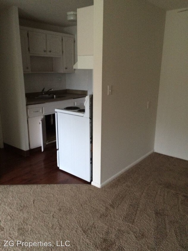 13425 Holland Rd, Brook Park, OH 44142 Condo for Rent in Brook Park