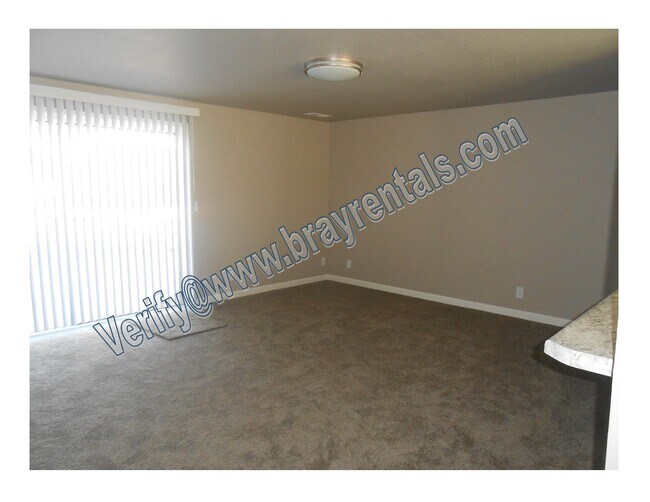 Building Photo - 590 W Indian Creek Dr