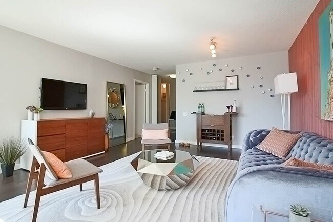 Photo - 661 N Clark St (Chicago, IL) Apartment
